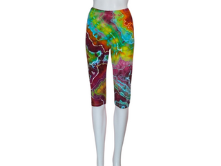 Women's Medium Tie-dye Capri Leggings