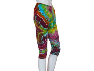 Women's Medium Tie-dye Capri Leggings