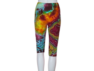 Women's Medium Tie-dye Capri Leggings