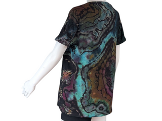 Women's Small Reverse Tie-dye V-Neck T-Shirt